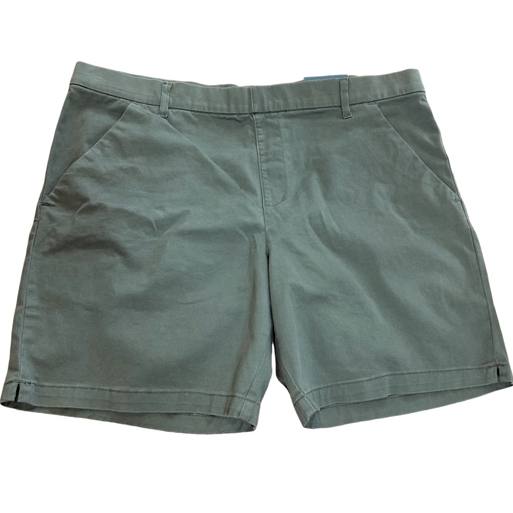 Jag Jeans Maddie Mid-rise 8” Pull on Shorts in Sage - Size 22W
